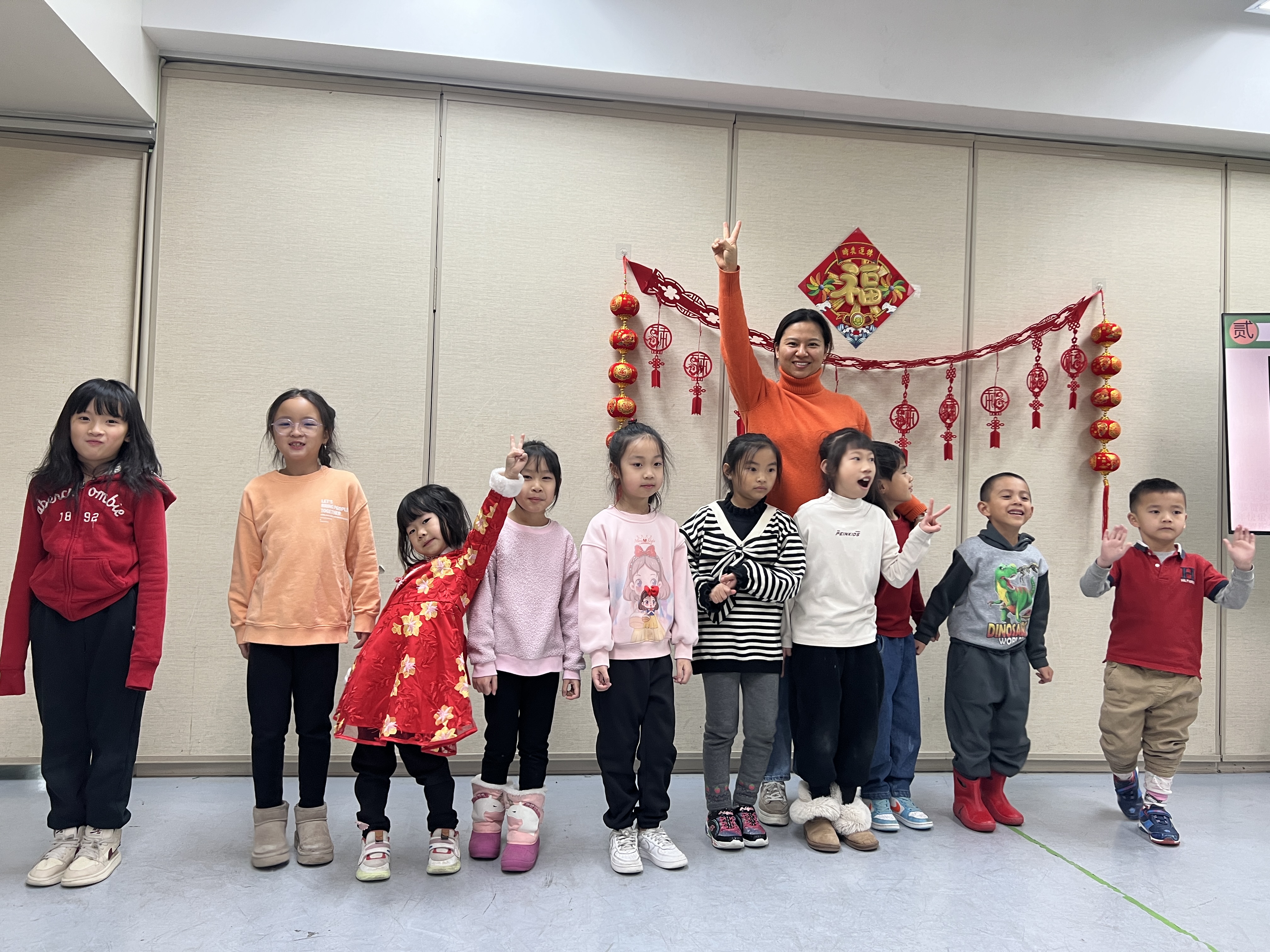 學生們與老師合影